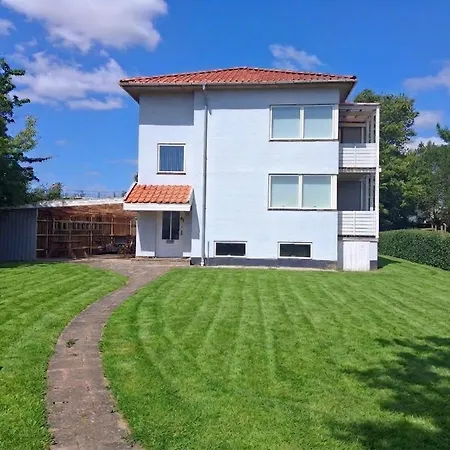 Cozy Close To The Station & Center Daire