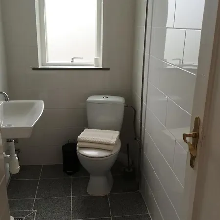 Cozy Close To The Station & Center Daire *